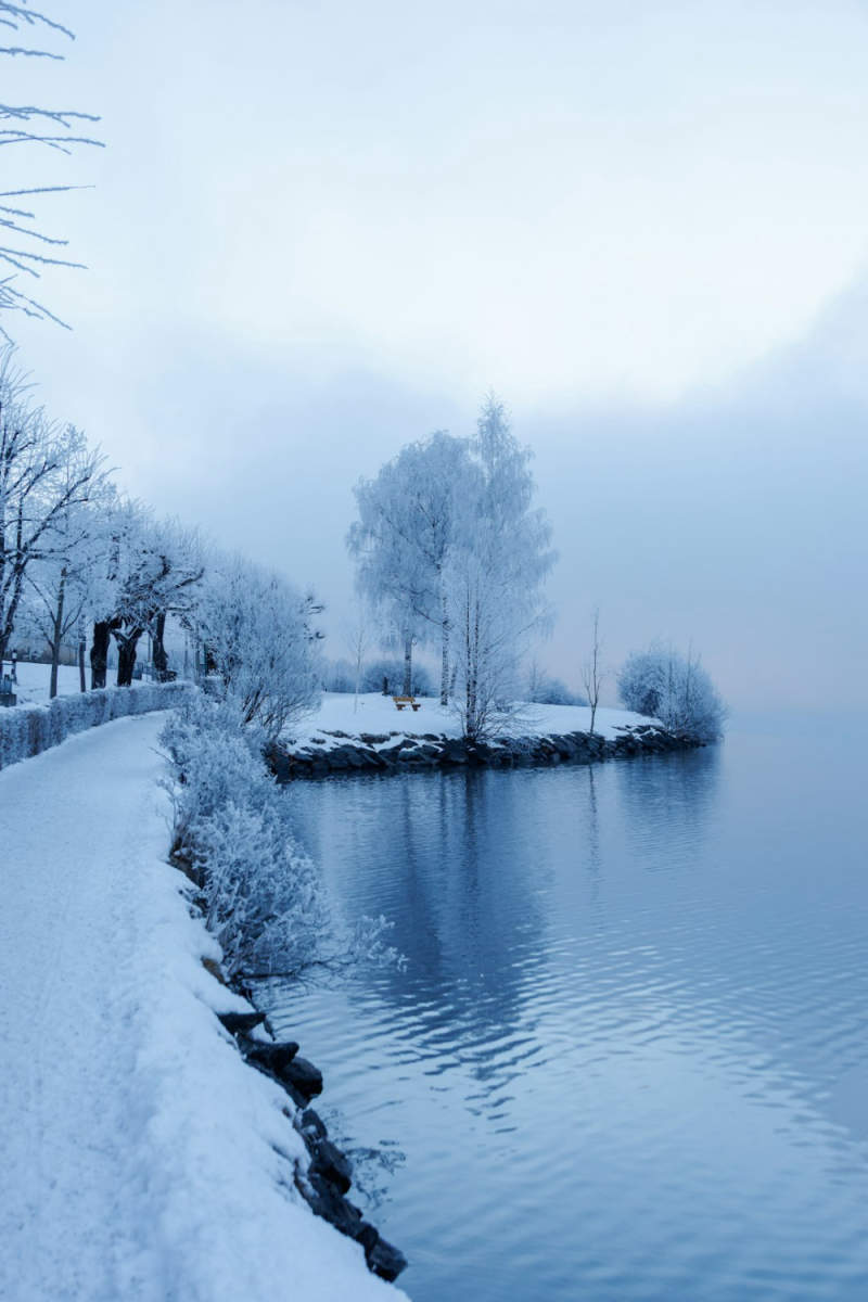Wall Poster - Frozen Lake in the Lake District