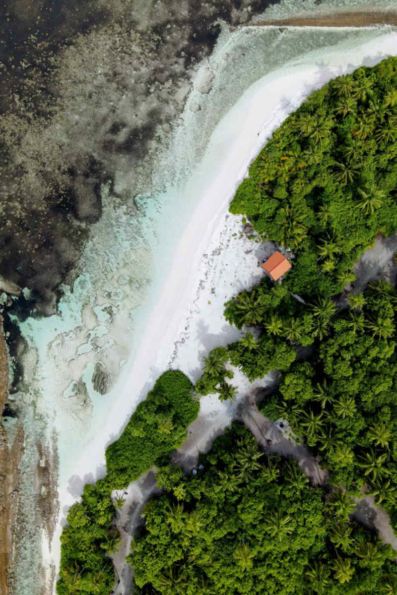 Wall Poster - Frozen Lake in the Maldives