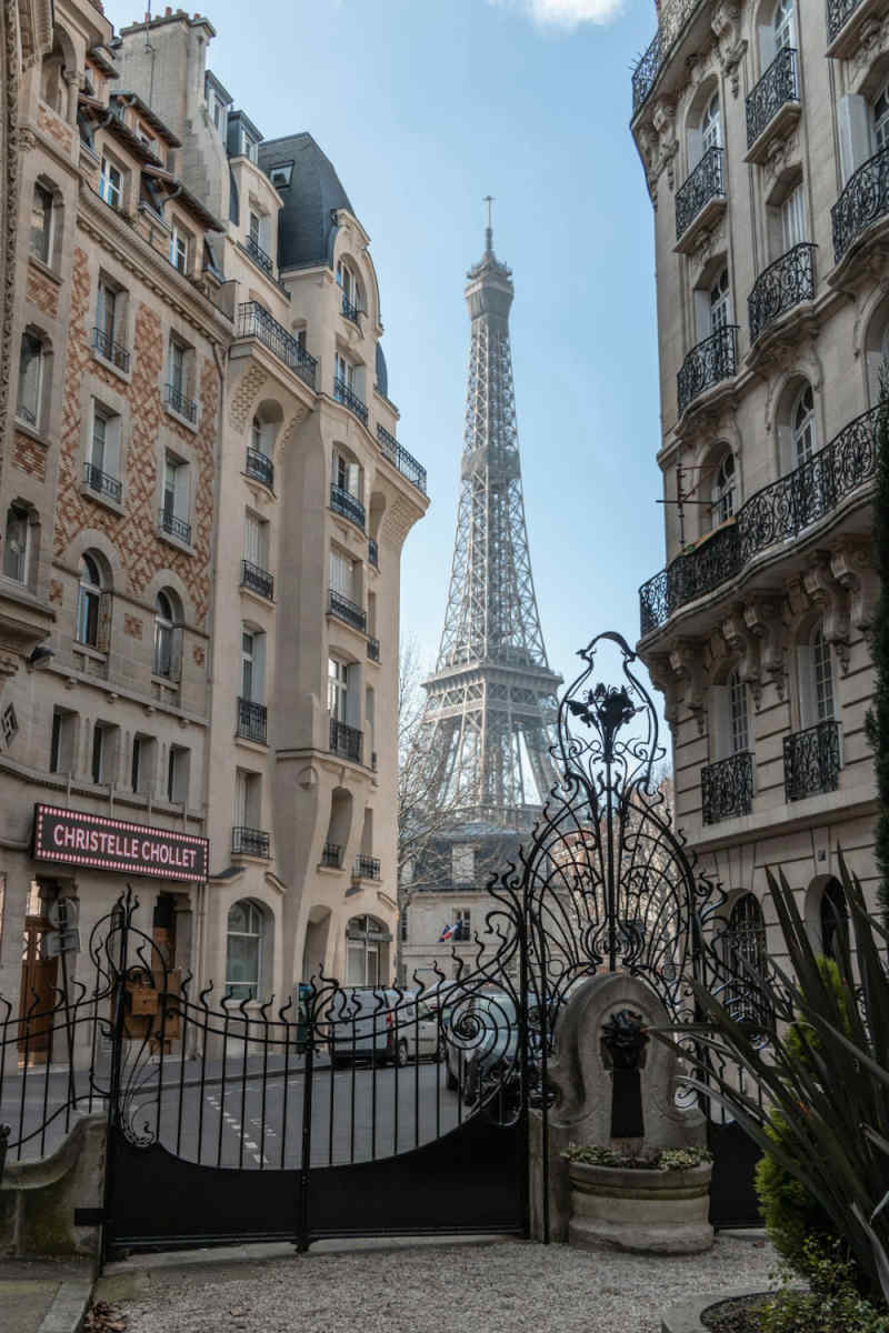 Wall Poster - Lighthouse in Paris